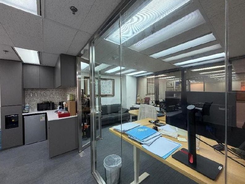 Unit 1602 photo 3