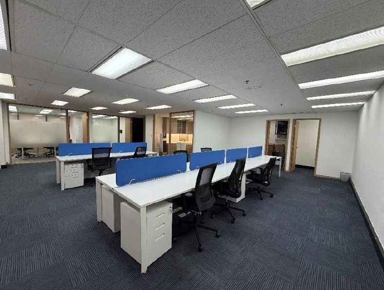 Unit 2002 photo 2